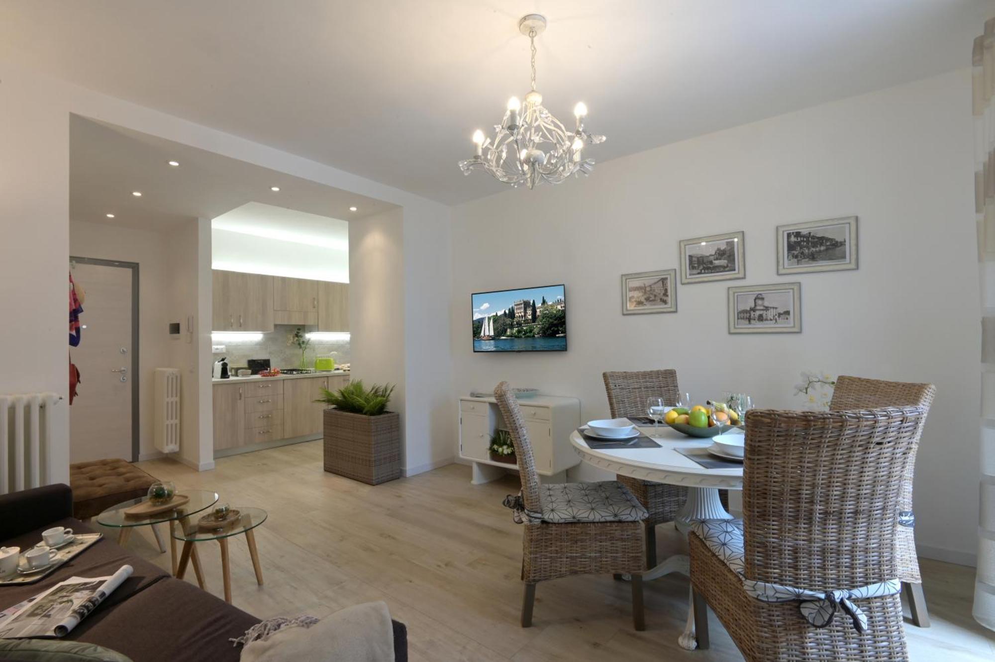 Cavour Apartments Salo Exterior photo
