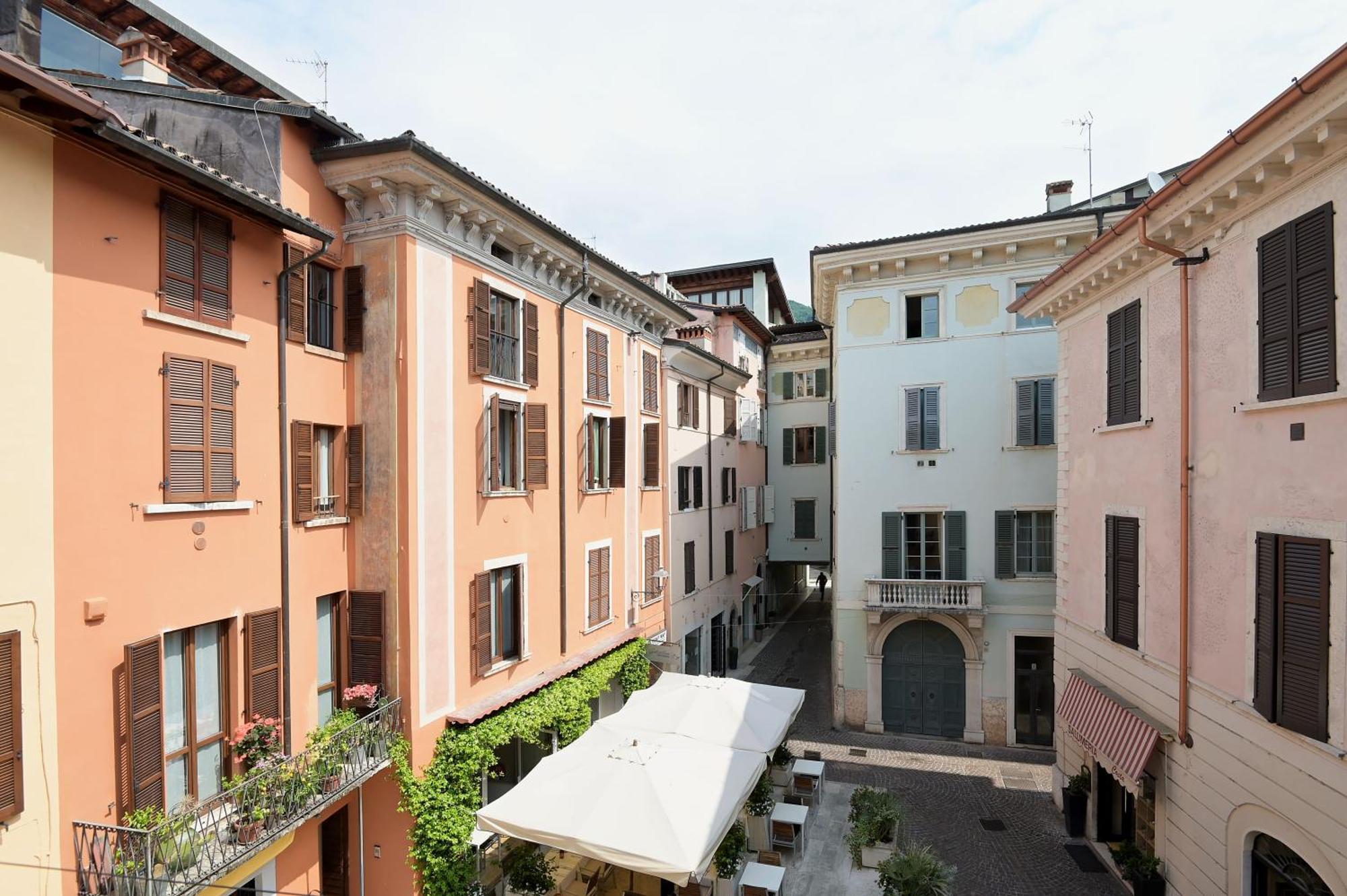 Cavour Apartments Salo Exterior photo